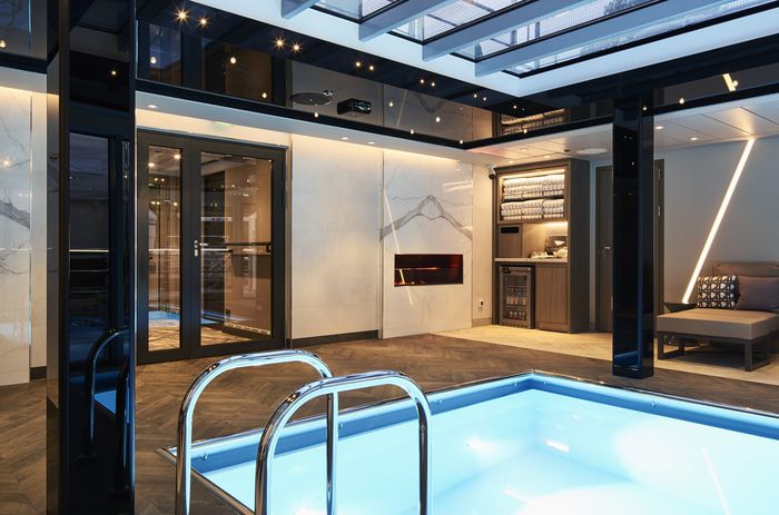 Crystal Cruises - Crystal Bach - Wellness - Pool.jpg